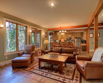 Aspen House in Fish Camp - Fish Camp - Wohnzimmer