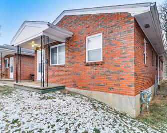 Quaint St Louis Home about 6 Mi to Downtown! - St. Louis - Building