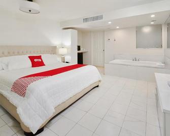 OYO Hotel Coral Gables - Miami Airport - Coral Gables - Bedroom
