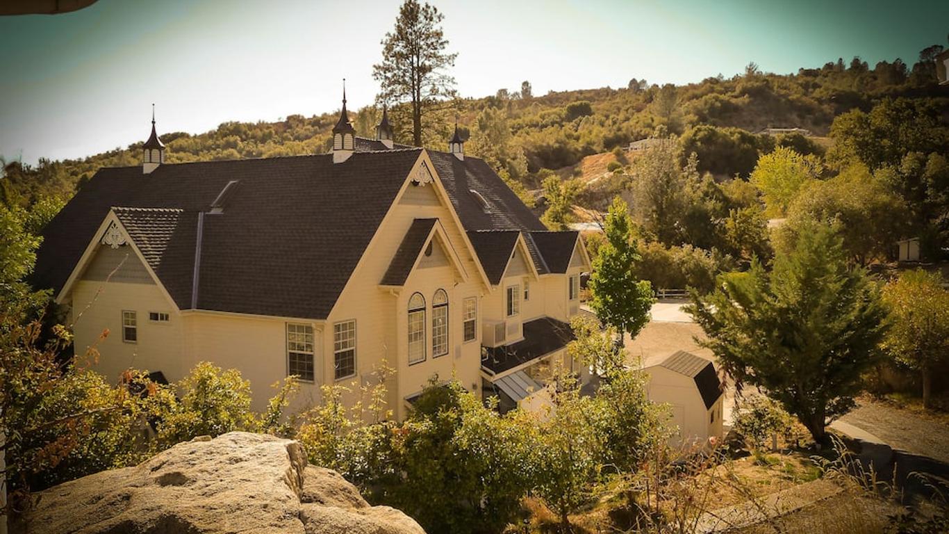 Hounds Tooth Inn