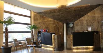 Hotel International Prishtina - Pristina - Front desk