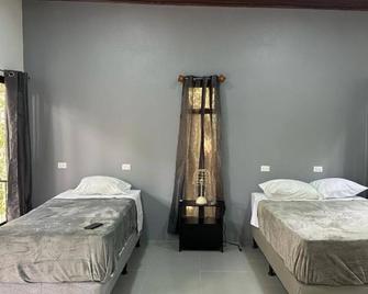Hotel Roca Verde - Monteverde - Bedroom