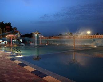 Aapno Ghar Resort - Gurugram - Piscina