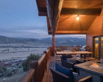 Stunning Cabin W/ Huge Deck & Amazing River Valley Views - Wifi - Meeker - Balcón