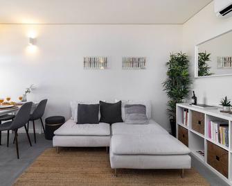 Whome Study & Surf Carcavelos 1-Bed By Beach & Nova Sbe - Carcavelos - Living room