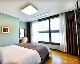 Plea De Blanc Hotel & Residence - Busan - Bedroom