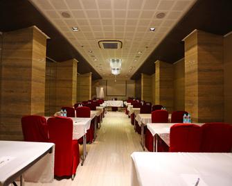 Collection O Suncity Premiere - Mumbai - Restaurant