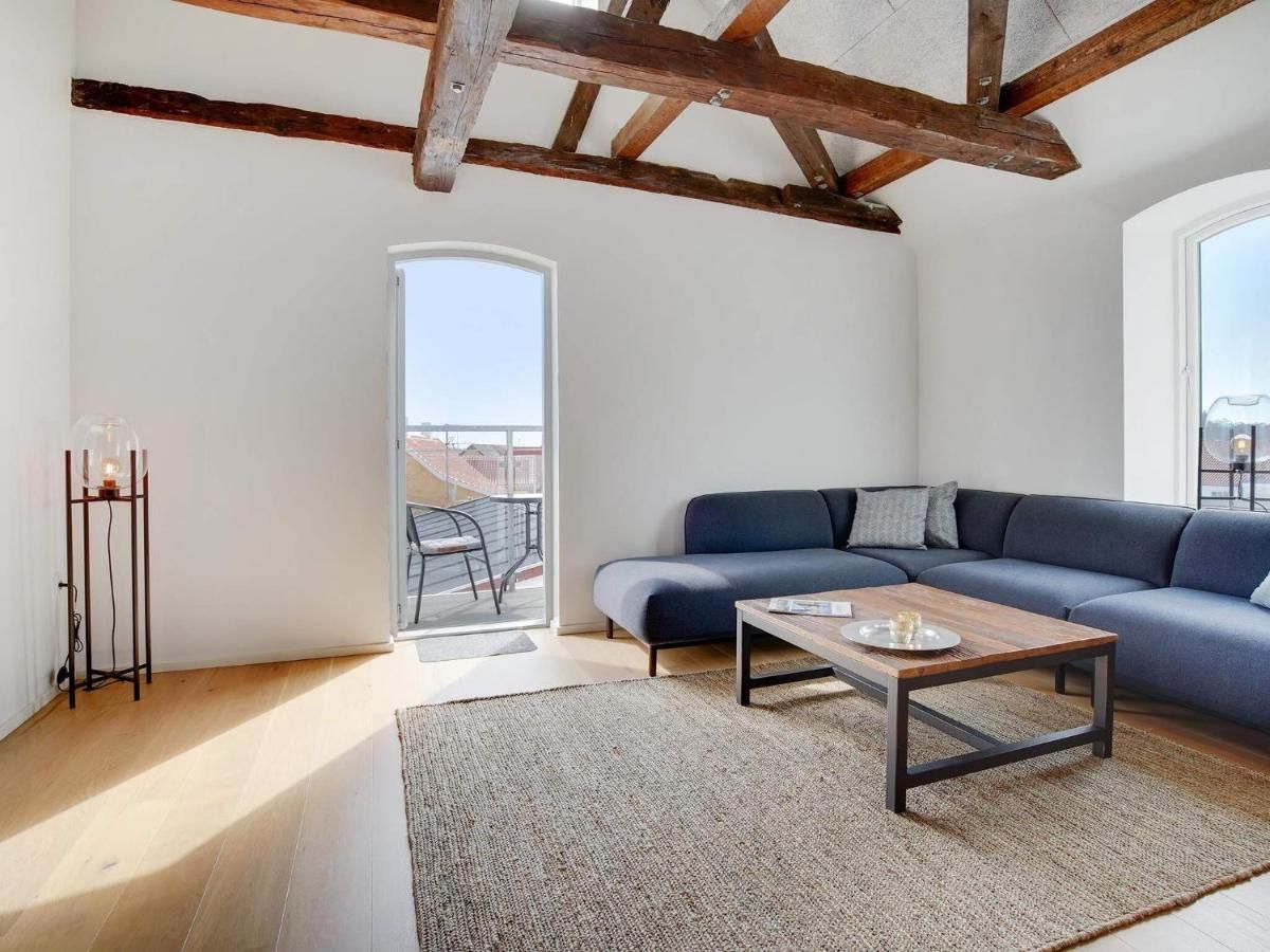 Two-Story Loft with Large Terrace – Løkken