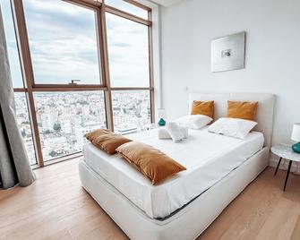 Wealthystays Skyhigh Central - Nicosia - Bedroom