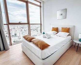 Skyhigh Central 360 Gym & Pool - Nikosia - Schlafzimmer