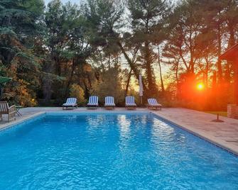 Villa La Sauvagine - Piscine Chauffée - Tennis - Billard - Gardanne - Piscine