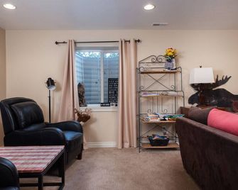 Spacious 6 Br Townhome Near Ski Hill Road - Driggs - Huiskamer