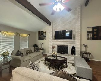 Charming Home in Pasadena - Pasadena - Sala de estar