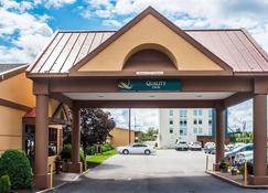 Quality Inn Airport - Buffalo - Building