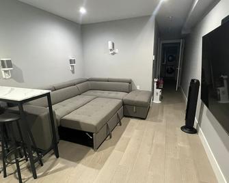 Modern West Coast Contemporary Suite - فانكوفر - غرفة معيشة