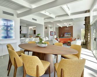 ps1957 Newly Renovated 5 BD/5 BA Mid-Century Home. New kitchens, baths, pool/spa - Palm Springs - Essbereich