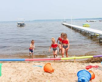 Jack's on the Bay, 5 Bedroom/2 Bath - Prudenville - Playa