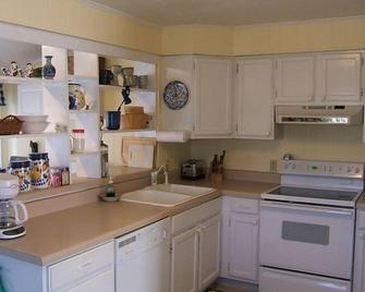 Buttercup Cottage, Historic Saluda, Nc. Cozy Mountain Retreat - Saluda - Kitchen