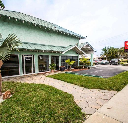 Econo Lodge 83 1 7 0 Cocoa Beach Hotel Deals Reviews Kayak