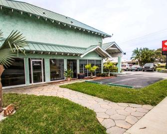 Econo Lodge - Cocoa Beach - Budynek