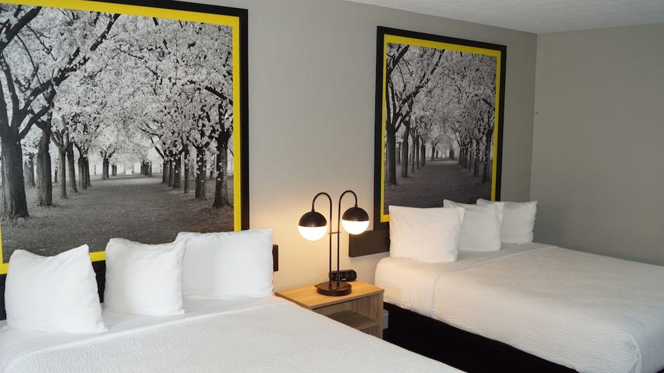 Super 8 by Wyndham Traverse City