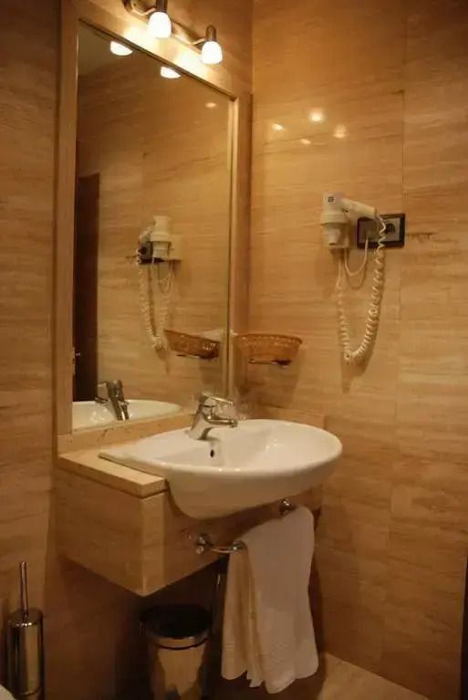 Hostal Los 5 Pinos - מדריד - חדר רחצה