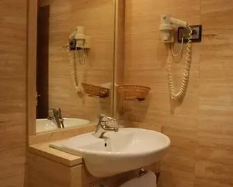 Hostal Los 5 Pinos - Madrid - Baño