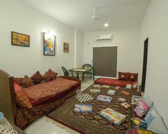 Acons Palm Beach - Alibag - Sala de estar