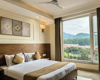 Hotel Nirvana Palace - Rishikesh - Kamar Tidur