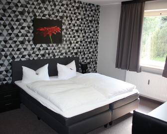 Hotel Haus Hubertus - Schneverdingen - Bedroom