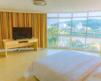 7 Days Inn Xiu Shui Ning Hong Avenue Branch - Xianning - Bedroom