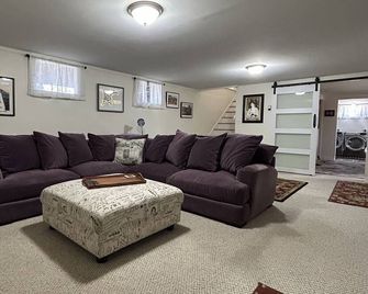 Sweetheart City Inn! Clean&Private, centrally located, free on premise parking - Loveland - Obývací pokoj