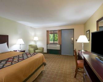 Super 8 by Wyndham White River Junction - White River Junction - Bedroom