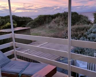 Ultimate beachfront beach house - Ulverstone - Balcony