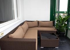 Entire Apartment Malmö-2Bedrooms-Tv Lounge-Balcony - Malmö - Sala