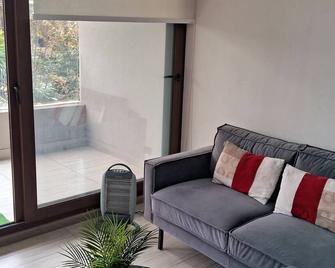New apartment Steps from subway - Macul
