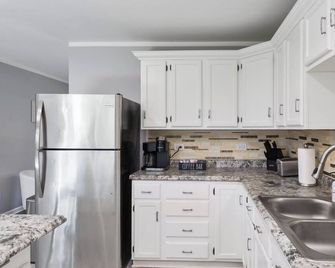 Rejuvenate: 4BR, Fenced yard - Romeoville - Küche
