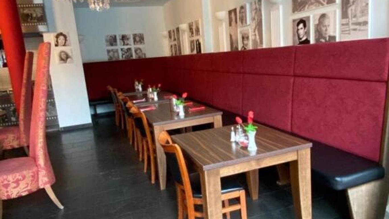 CineHotel Maroni