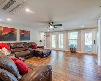 Lakefront | Sauna | Kayaks | Firepit | 35 Min to Nashville - Gallatin - Wohnzimmer