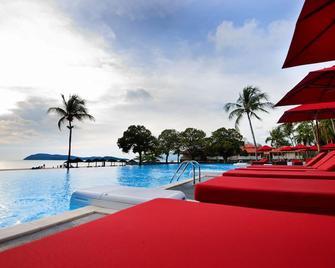 Holiday Villa Beach Resort & Spa Langkawi - Langkawi - Piscină