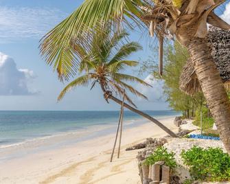 Breezes Beach Club & Spa - Zanzibar - Strand