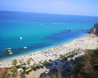 Double room with private bathroom - Santa Domenica - Playa