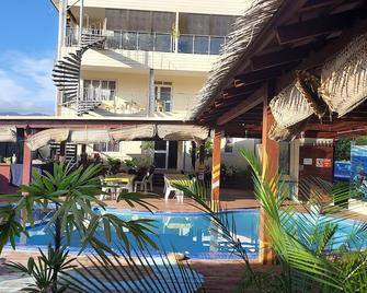 Alec's Hotel - Apia - Bể bơi