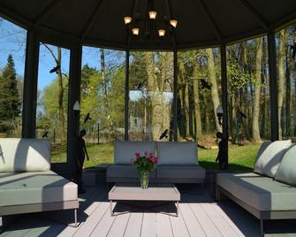 Loft right on the lake !!! - Karow - Innenhof