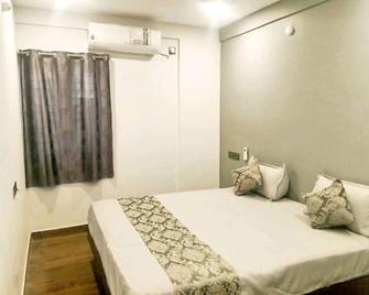 Le Grace Ss Colony - Madurai - Bedroom