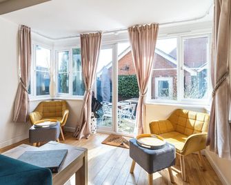 Brightleap Apartments - Hopton House - Milton Keynes - Living room