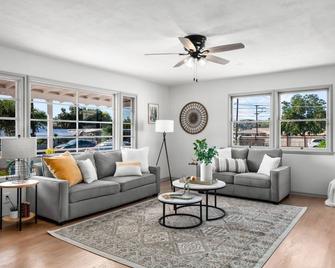 Lemon Grove Charm - Lemon Grove - Living room