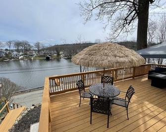 Lakeside Home w/Lake Access, Dock & Water Views! - Hopatcong - Balcony