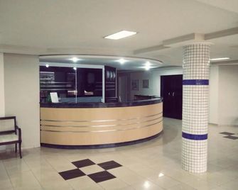 Hotel Maestro Express Toledo - Toledo - Front desk