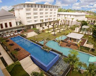 Harris Hotel & Conventions Malang - מאלאנג - בריכה